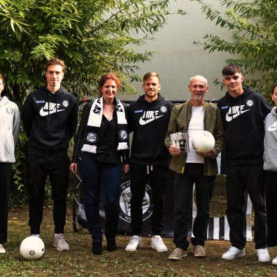 Fußballspieler:innen - Gruppenfoto