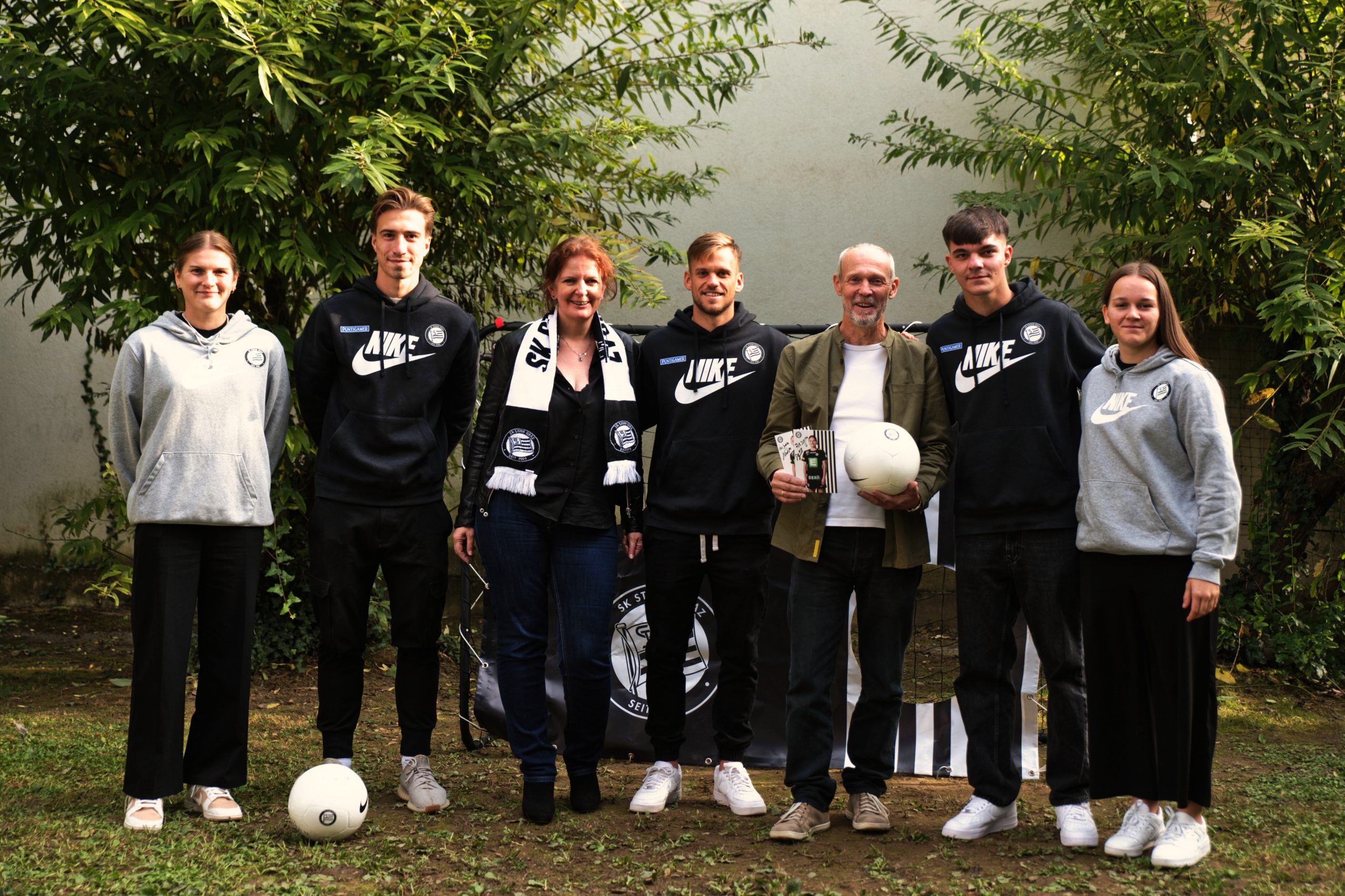 Fußballspieler:innen - Gruppenfoto