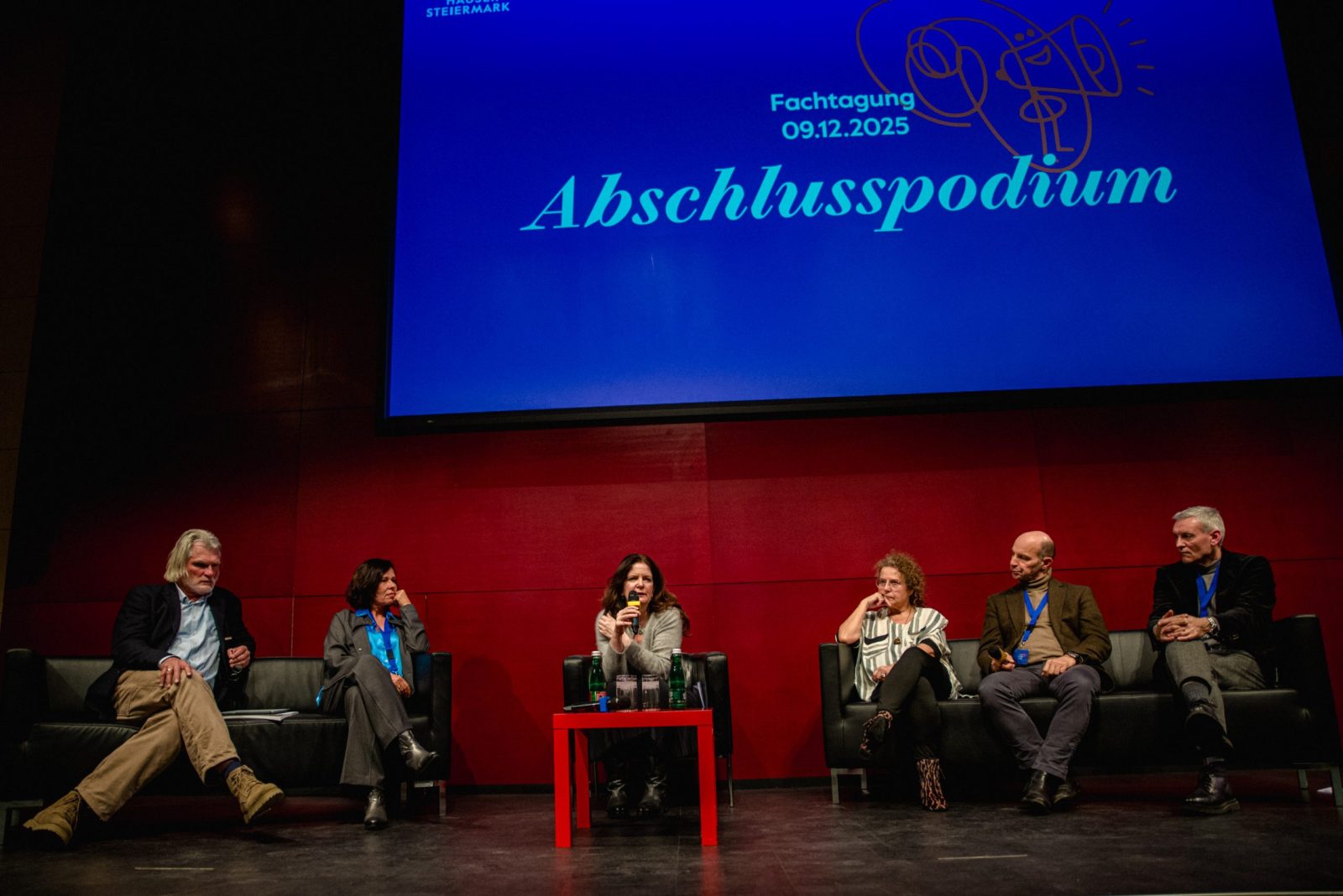 Abschlusspodium mit Michaela Gosch, MBA, Susanne J. Pekler, MBA, Dr. Christian Scambor, Mag.a (FH) Annemarie Siegl, Mag. Dr. Rainer Loidl ung Mag. Christian Ortner