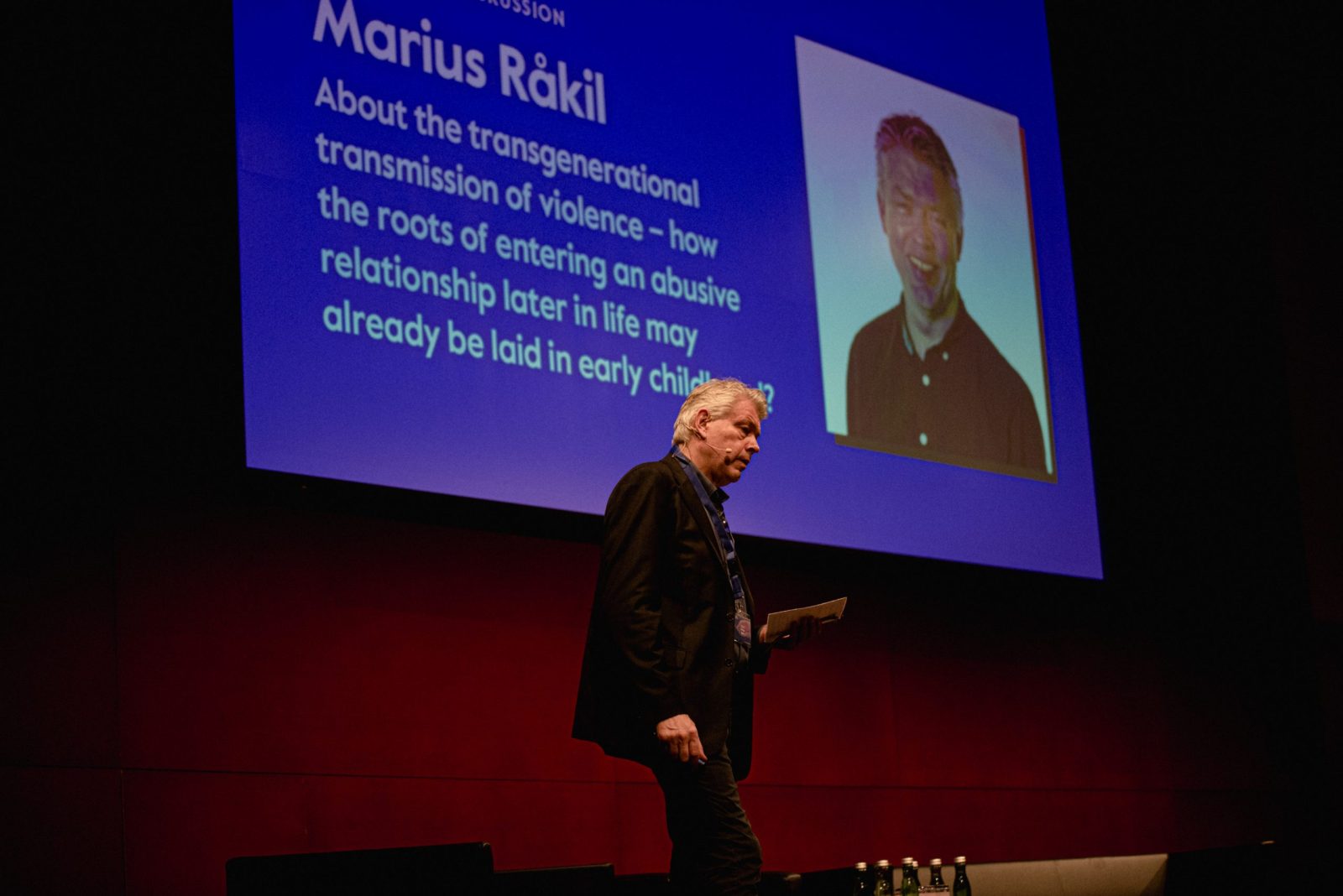 Vortrag von Marius Råkil auf der Fachtagung der Frauenhäuser